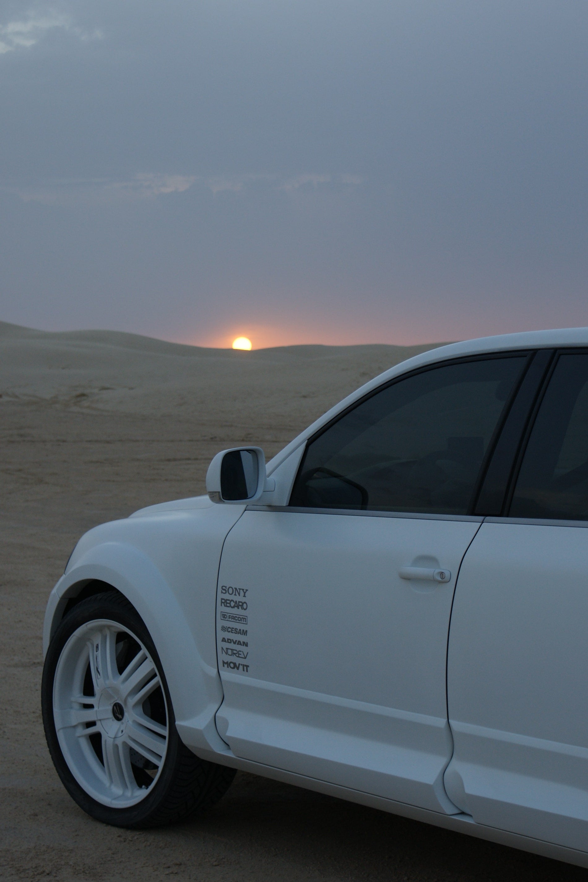 P24 de Parotech dans le désert de Tunisie face à un couché de soleil